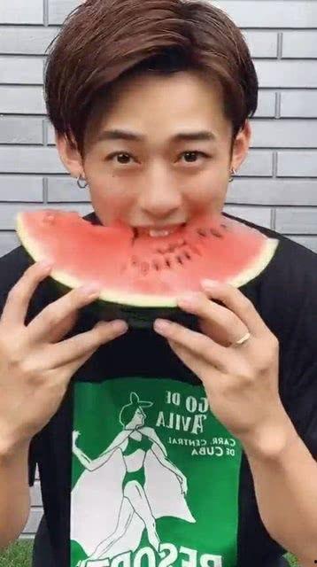 网红吃瓜抓哥是真的吗,是真是假？